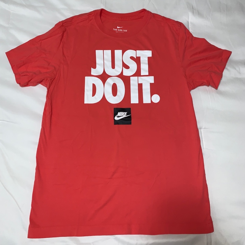 Nike Bright Red Short Sleeve Shirt Medium